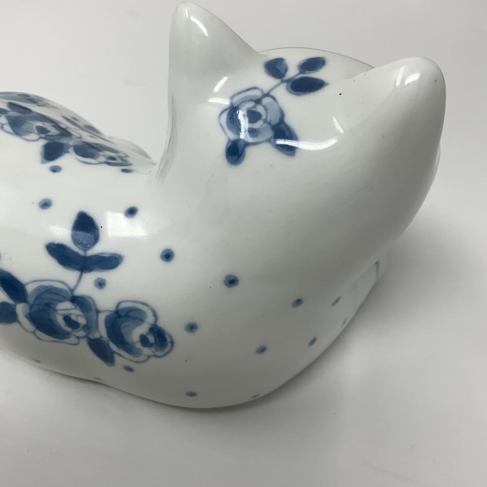 Vintage Porcelain Cat Figurine White & Blue Rose Floral Polka Dots Design MCM - Picture 5 of 11